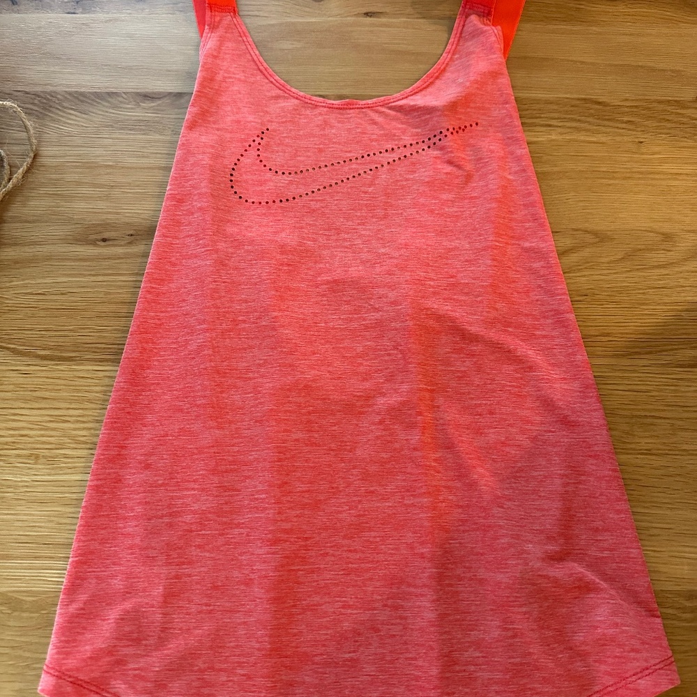 Nike tank top size small